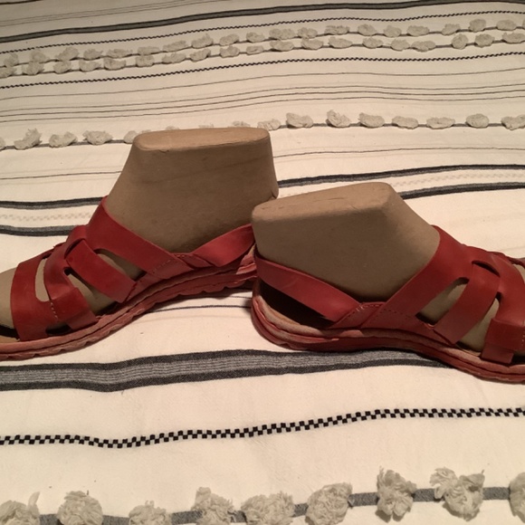 COPY - Born sandals red,size 9 /40.5 - Picture 3 of 4
